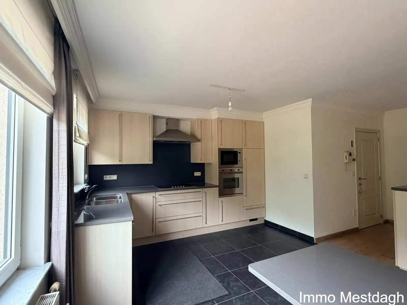 Lichtrijk en ruim appartement met 3 terrassen en autostaanplaats in het centrum van Diest foto 12