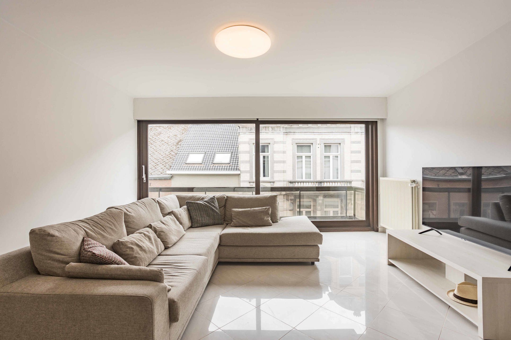 Ruim appartement met 2 slaapkamers pal in het centrum foto 5