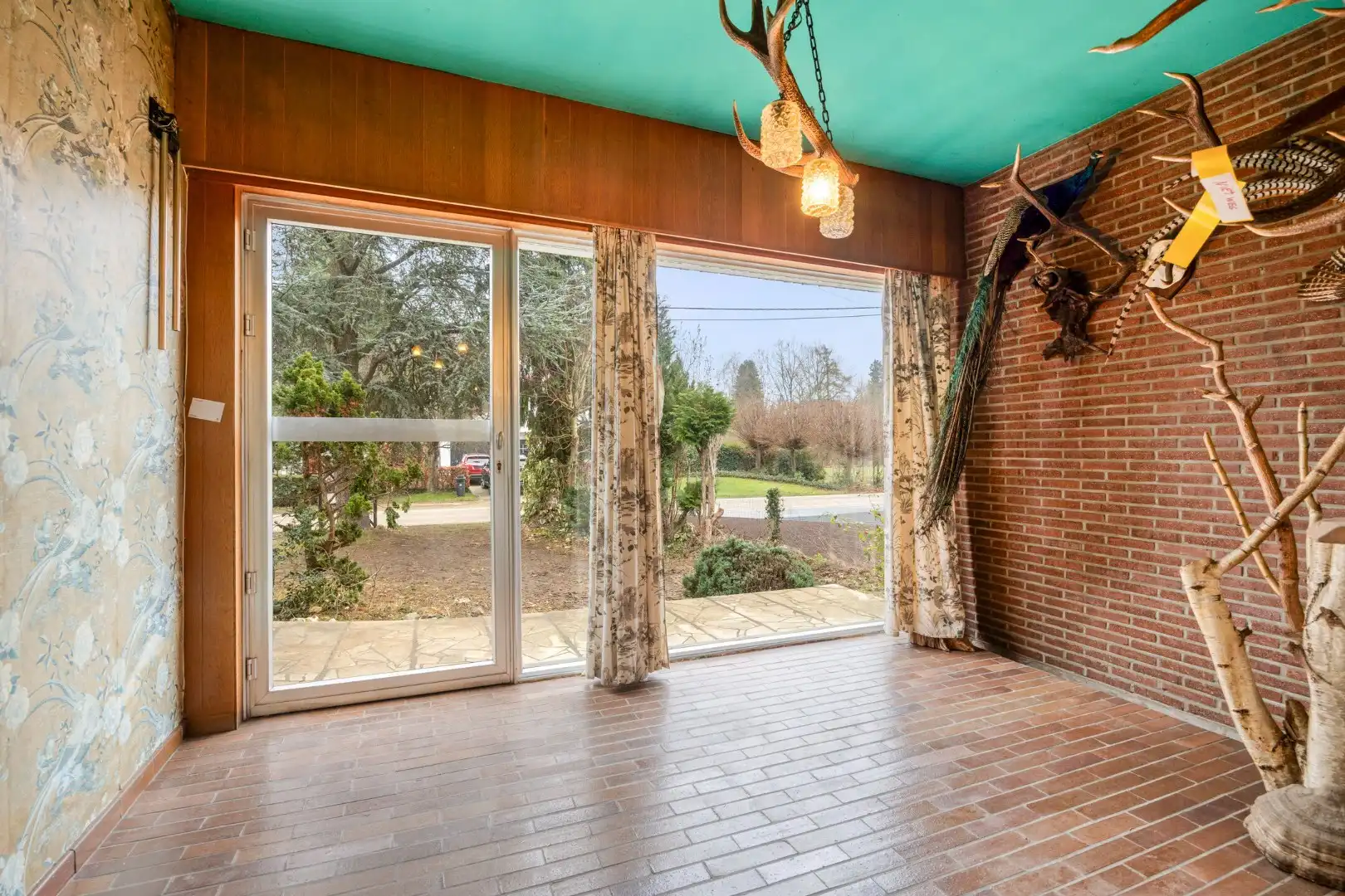 Open bebouwing met 3 slaapkamers, ruime garage op een perceel van 9a 62ca– EPC 596 kWh/m² - bewoonbare opp. 218 m² foto 2