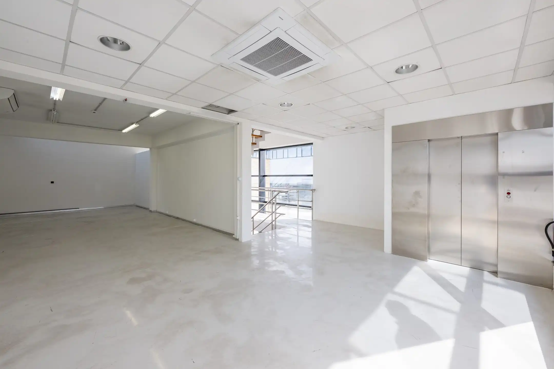 TE HUUR Bedrijfsgebouw te Wilrijk foto 10