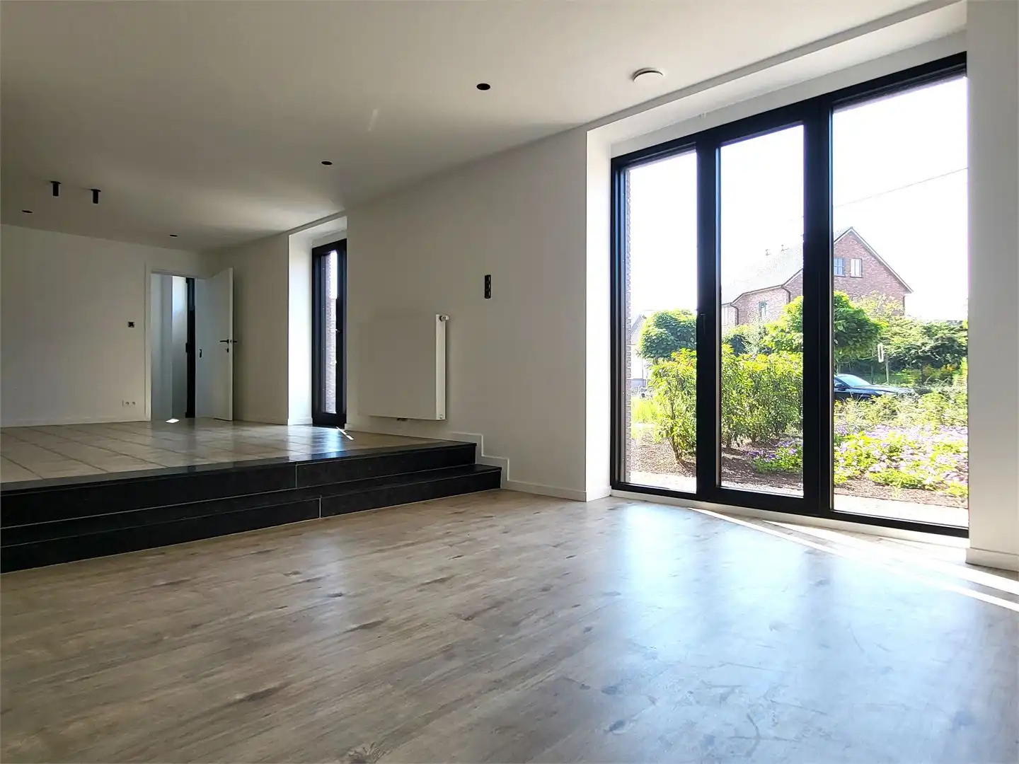 Prachtige moderne woning met bewoonbare oppervlakte van 166m² op 1209m² met zonnige tuin en garage. foto 6