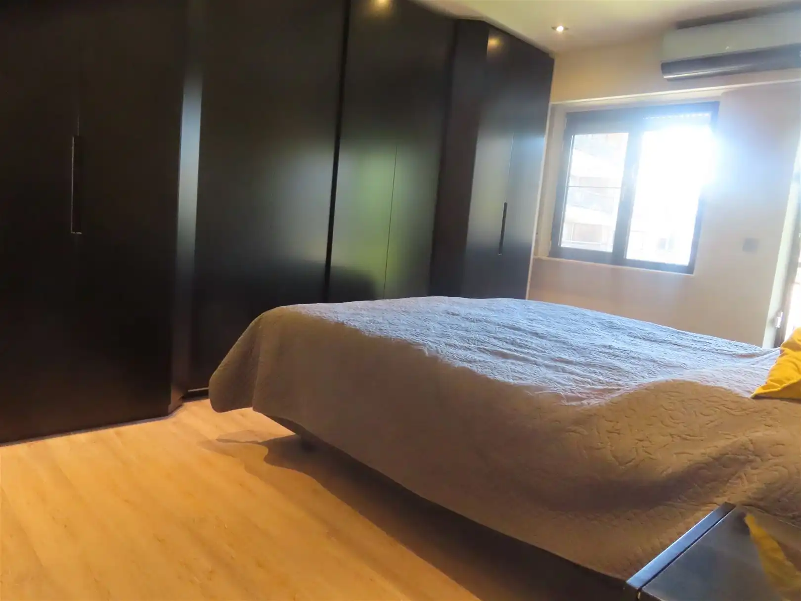 Luxueus gemeubeld 3-slaapkamerappartement met garage foto 16