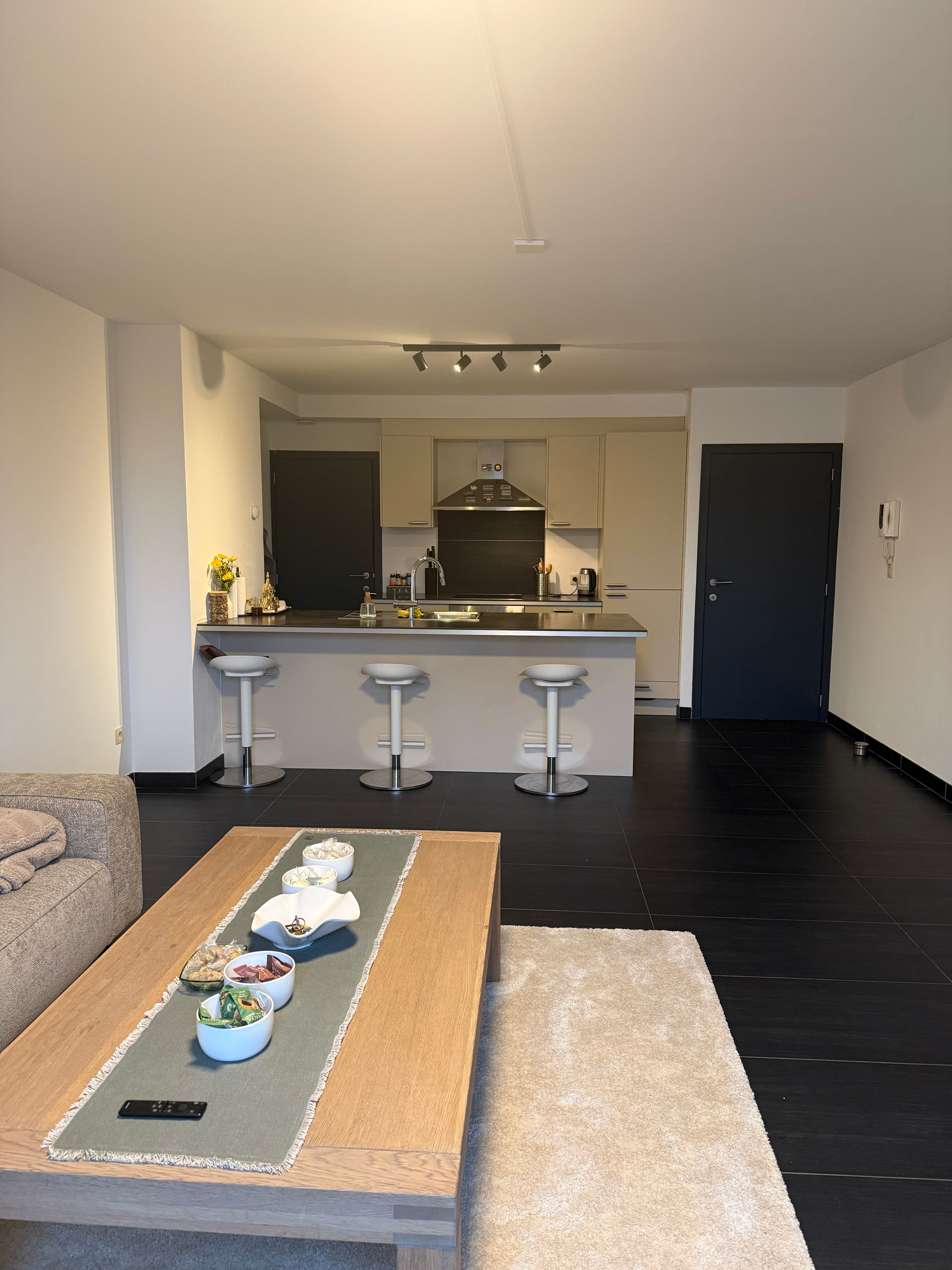 Ruim, energiezuinig triplex-appartement met terras in het hart van Lanaken foto 4