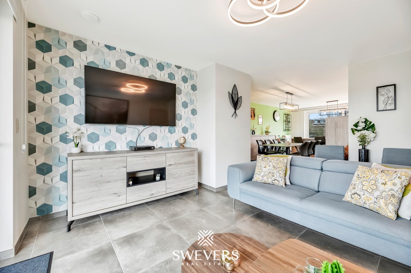 Modern, instapklaar appartement met balkon en terras op rustige locatie in Heppen foto 3