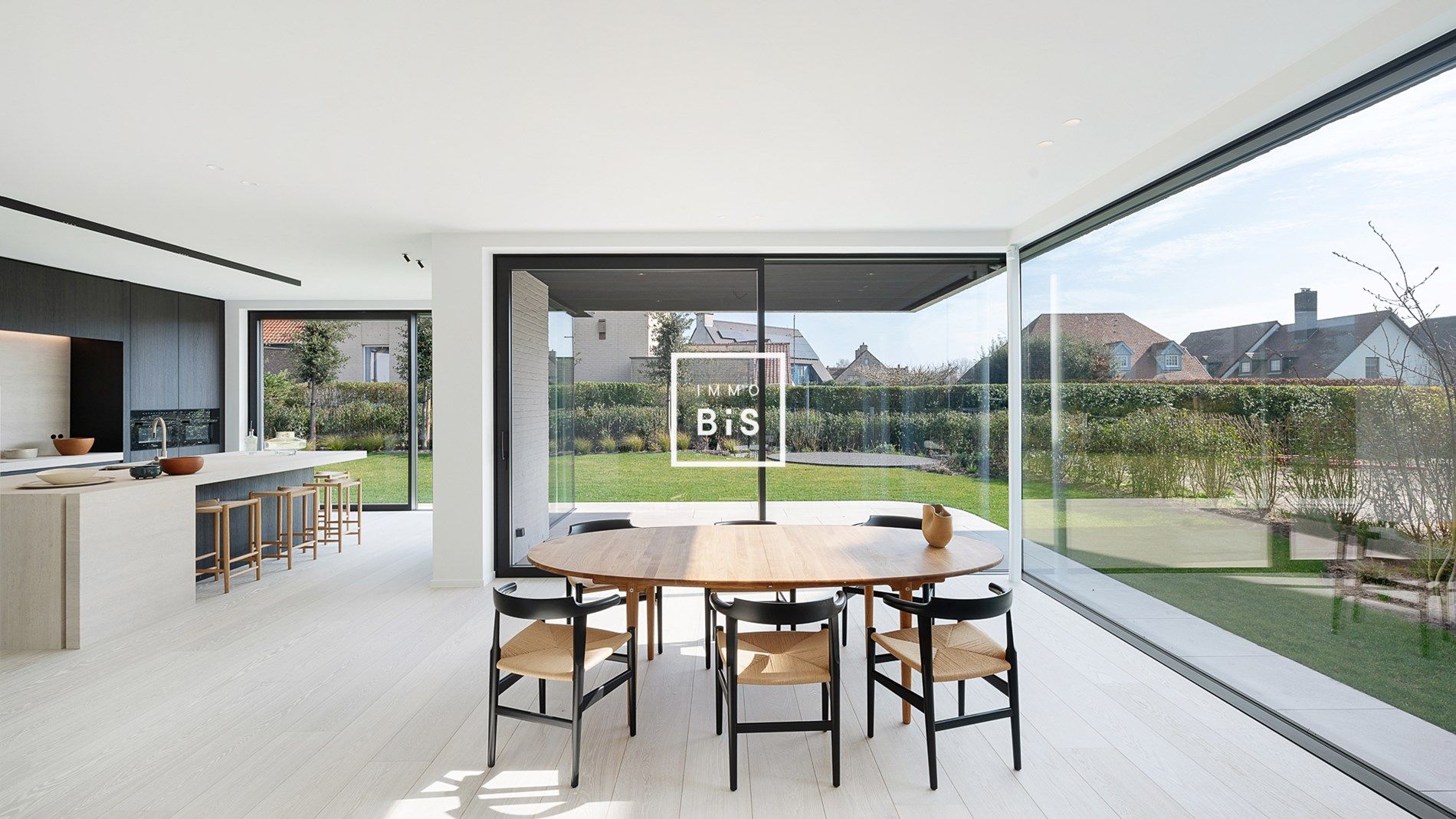 Prachtige nieuwbouwvilla met hoogwaardige afwerking in een residentiële wijk te Knokke foto {{pictureIndex}}