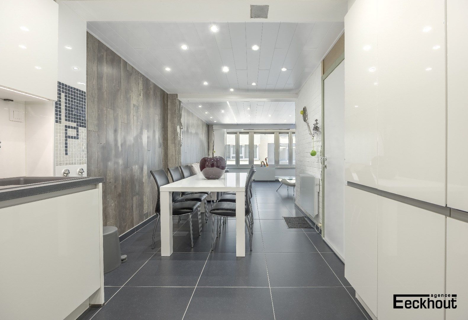 Instapklaar appartement op enkele passen van het strand! foto 6