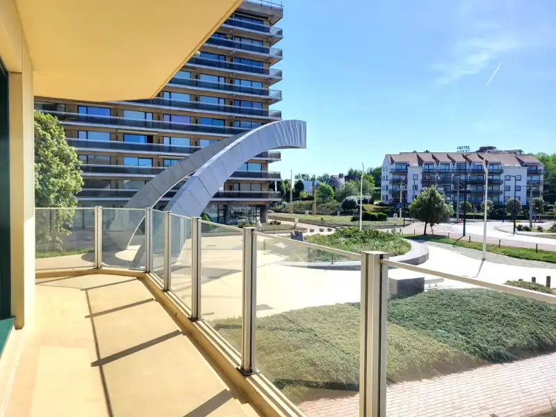 Prachtig gerenoveerd hoekappartement met 3 slaapkamers te koop foto 5