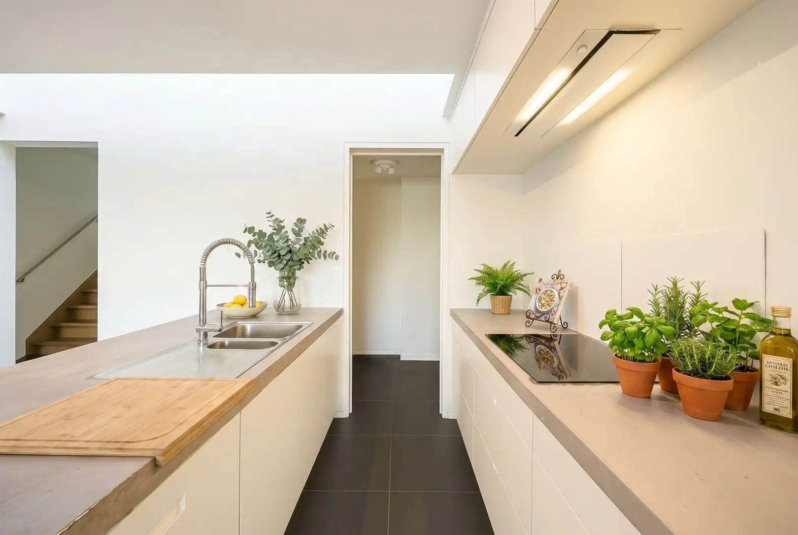 Recente & verrassende ruime woning met commercieel gelijkvloers foto 6