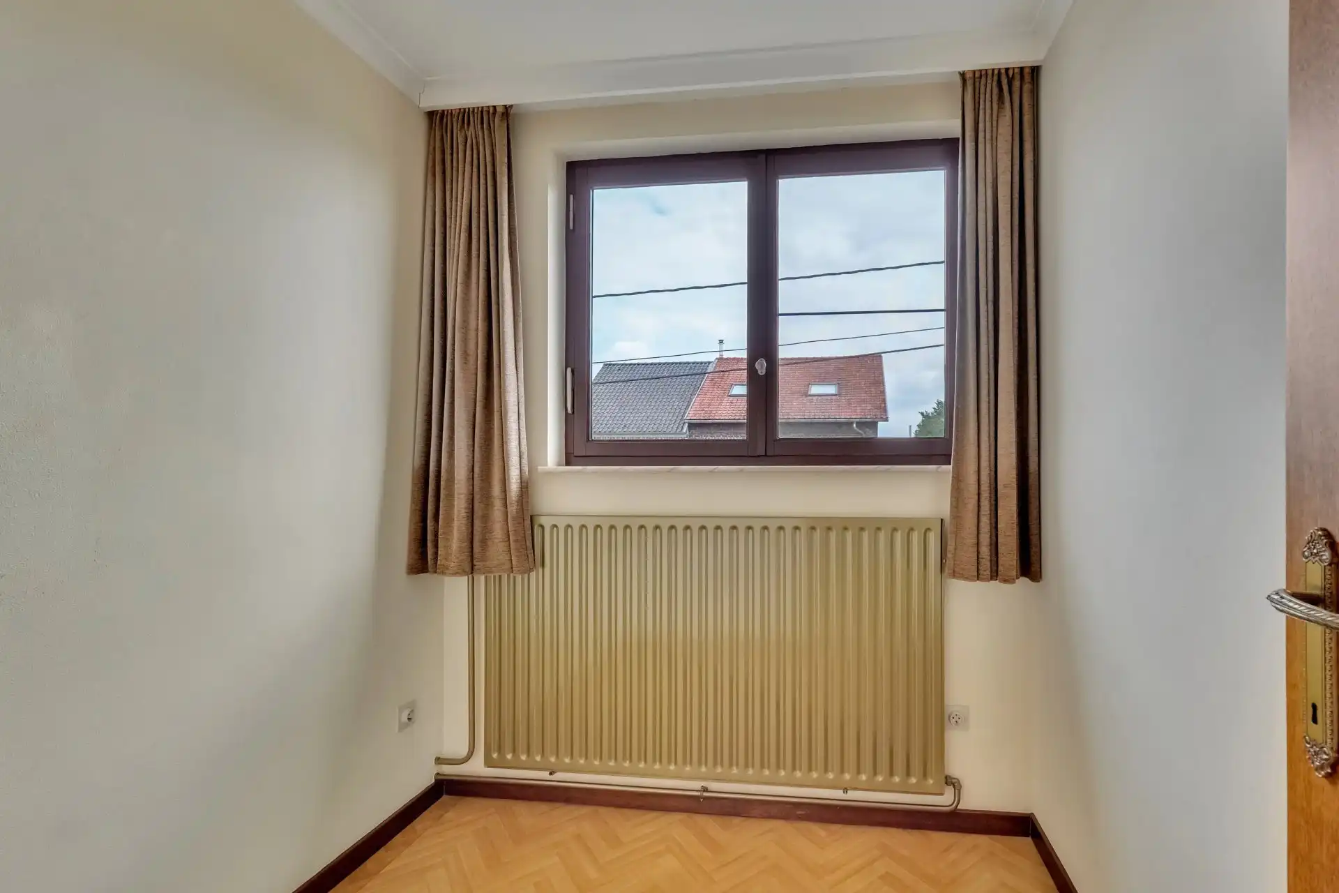 Vrijstaande woning met 4 slaapkamers en magazijn foto 18