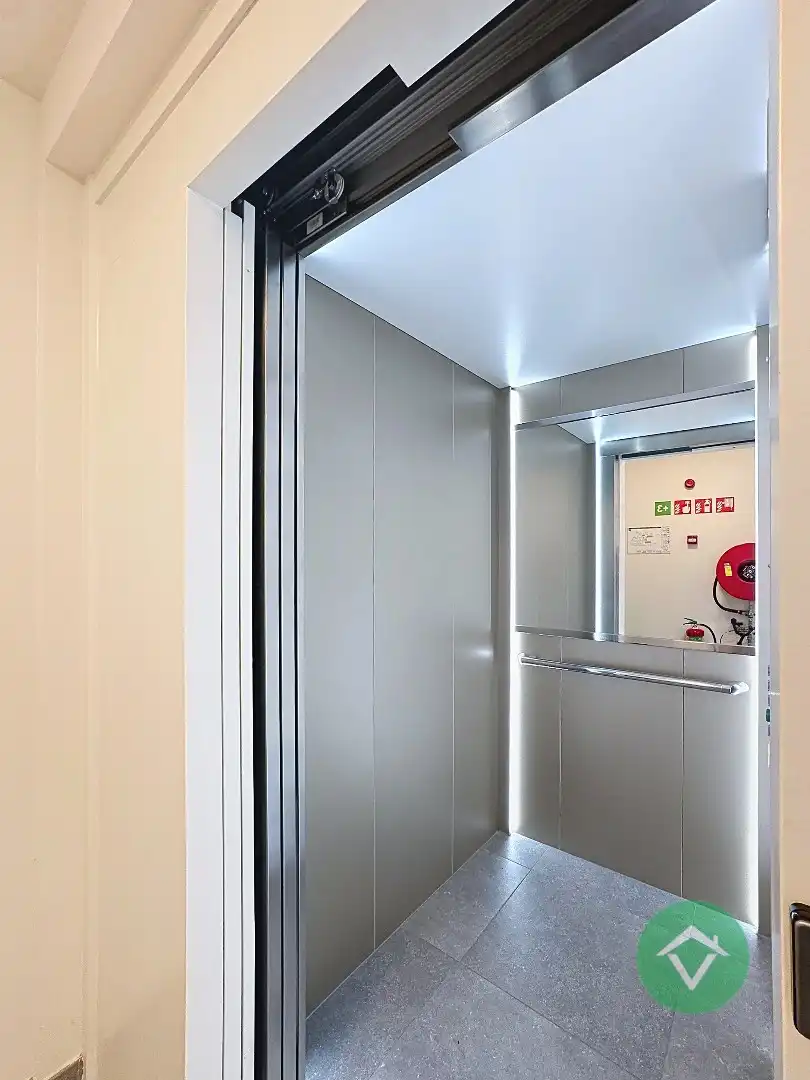 Ruim 3-slaapkamer appartement met 129 m² bewoonbare oppervlakte te Gistel foto 2