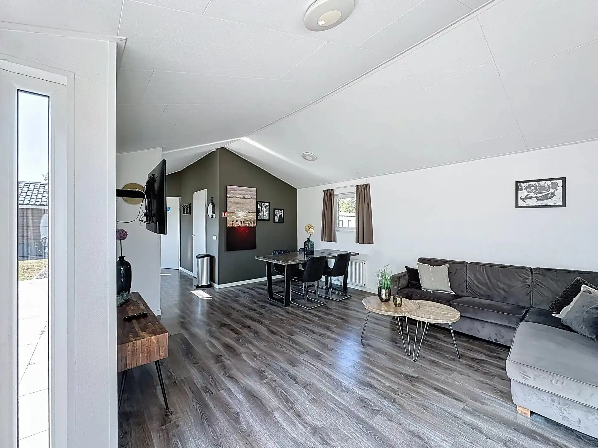 Volledig uitgeruste chalet voor 4 personen op recreatiepark Europarcs met zicht op het water. foto 6