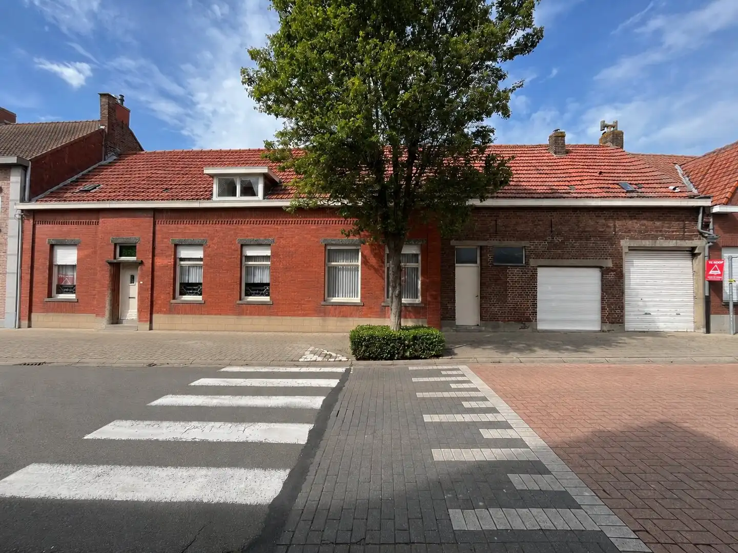 Hoofdfoto van de publicatie: Moorslede - Te renoveren woning op ruim perceel van 537 m²