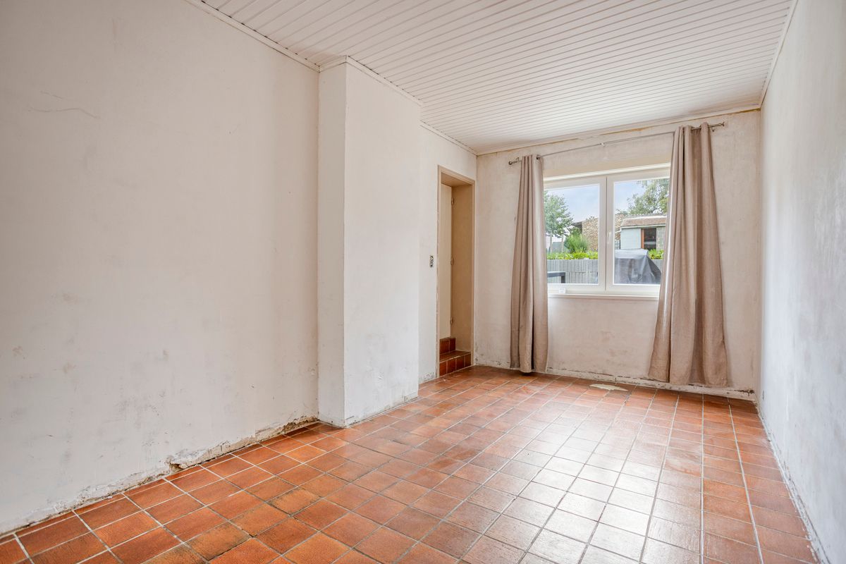 Op te knappen gezinswoning op centrale locatie in Riemst foto 6