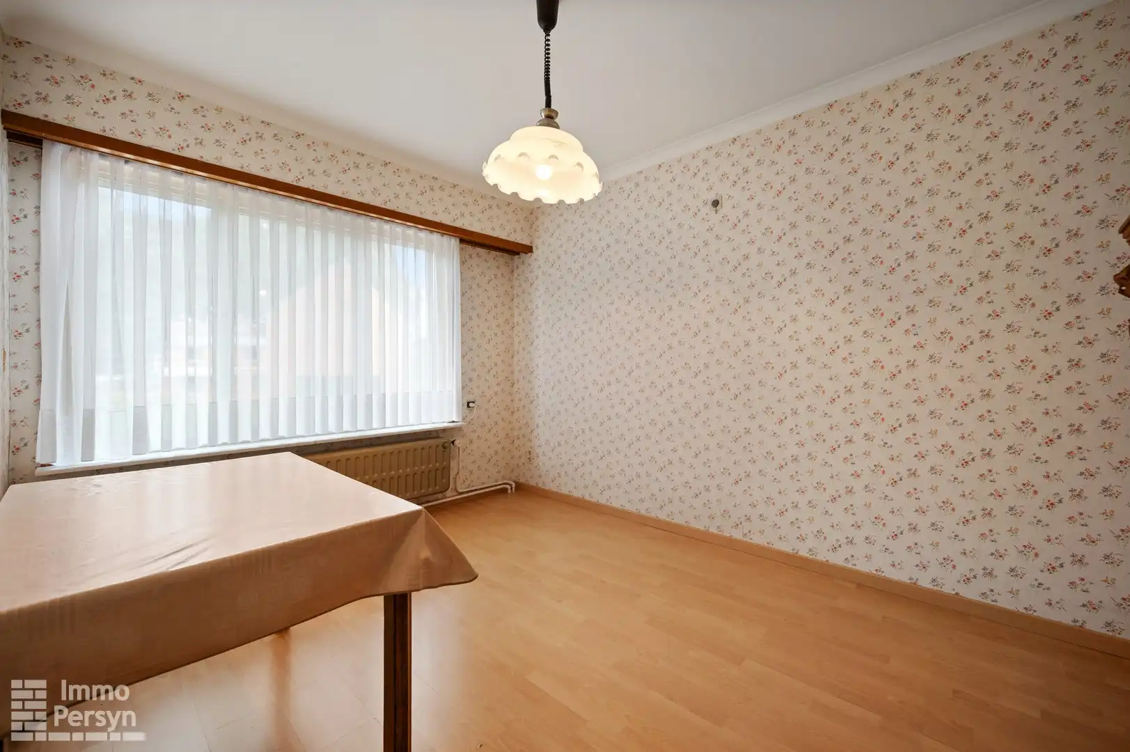 Vrijstaande bungalow met bijgebouw op een riant perceel foto 11