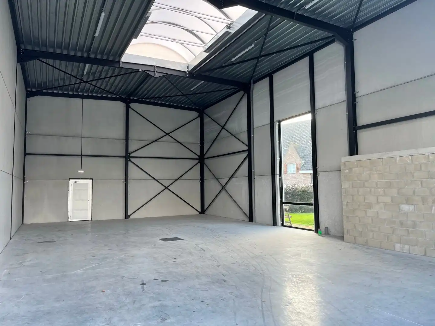 Goed gelegen KMO-unit te huur in Zwevezele foto 8