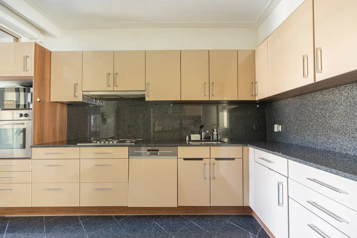 Ruim en instapklaar 2-slaapkamer appartement op toplocatie aan het Stadspark met terras, EPC B! foto 13