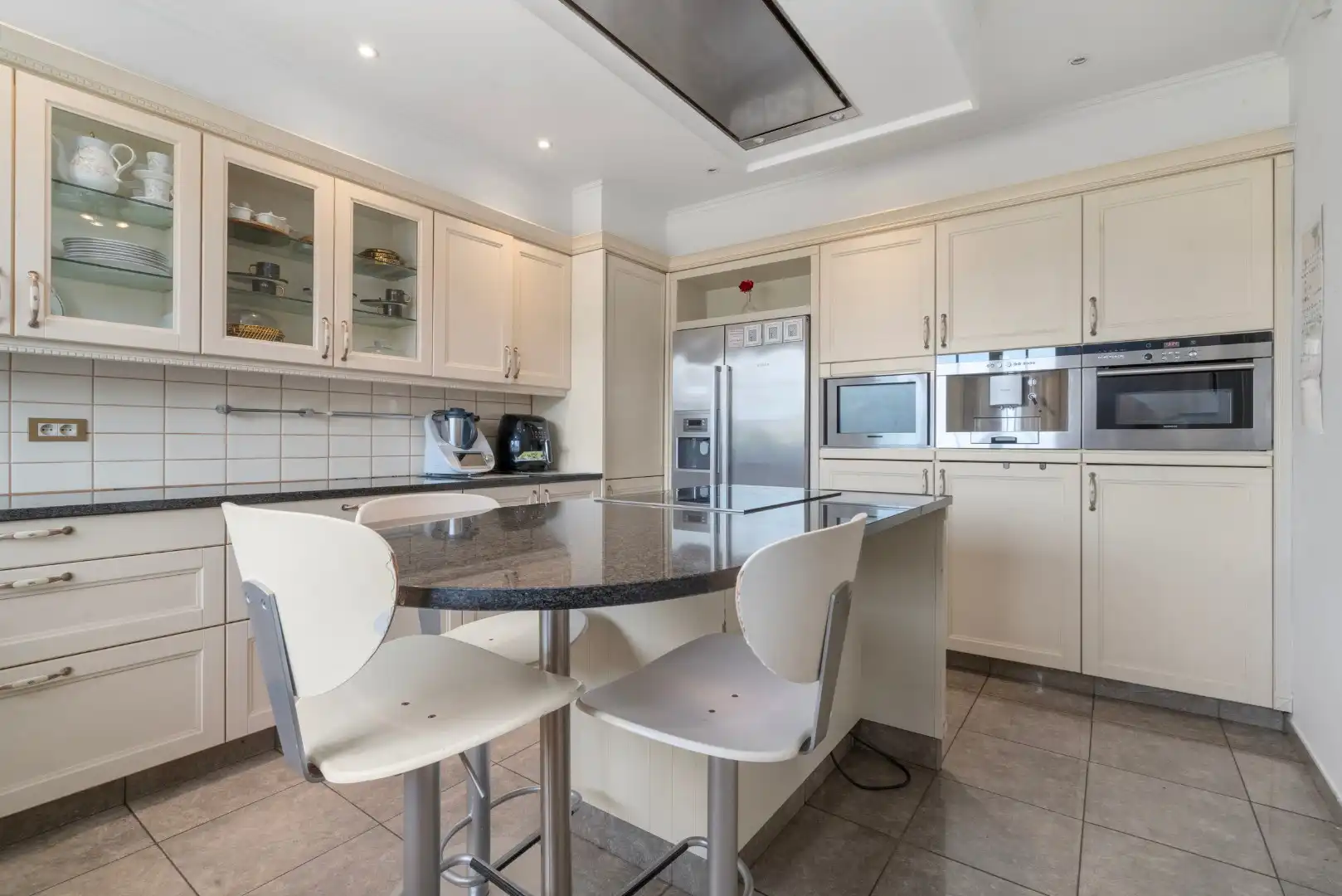 Stijlvolle villa met 5 slaapkamers op mooi perceel van 1325m² foto 7