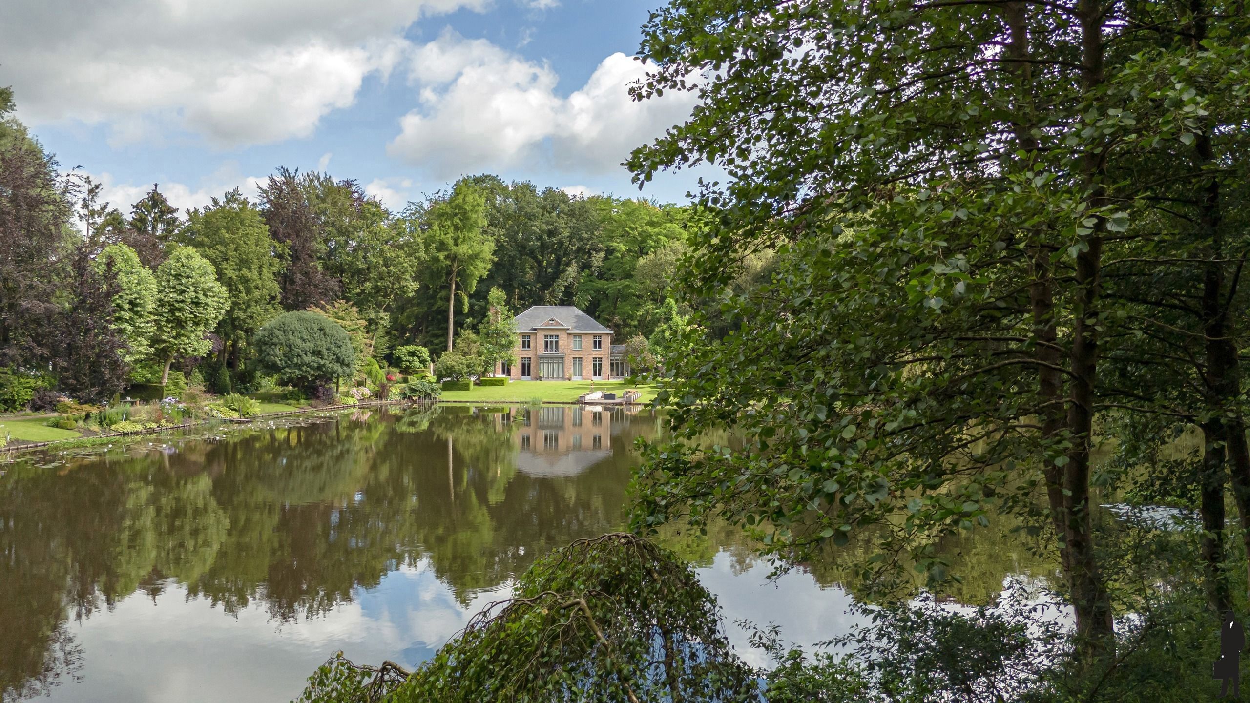 Unieke en zéér centraal gelegen villa op een parkdomein van ca. 9.847 m²! foto 55