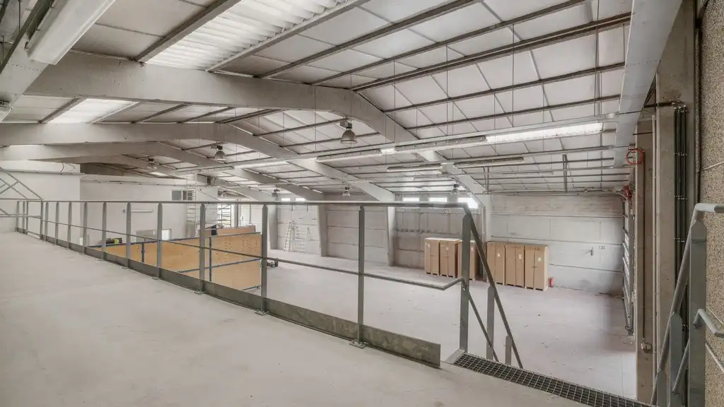 Bedrijfspand met optioneel woonst te huur in Dikkelvenne foto 7