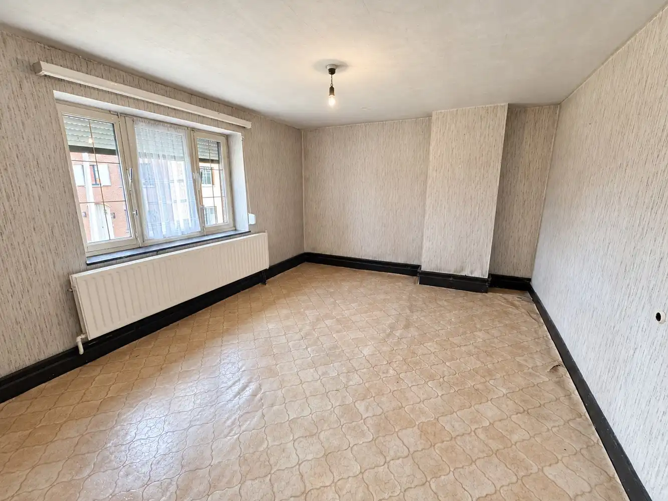 Verrassend ruime woning met vier slaapkamers, extra kamers, garage en eindeloos veel mogelijkheden foto 16