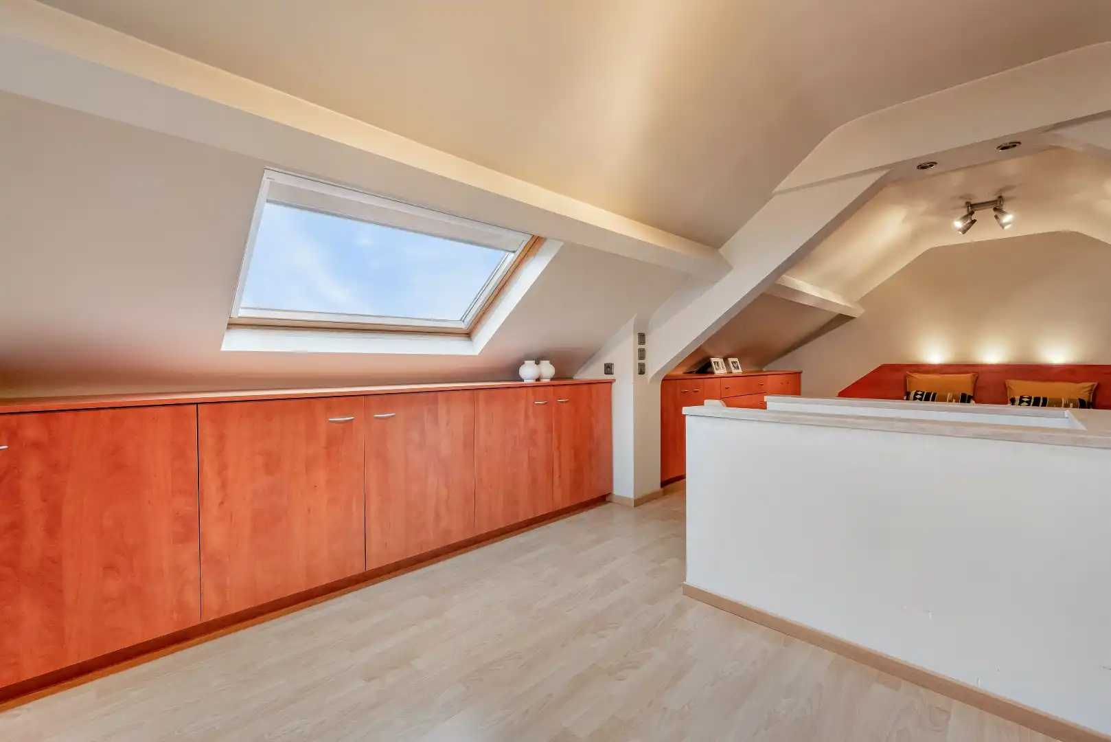 Luxueus vernieuwde 3-gevel woning op toplocatie. foto 17