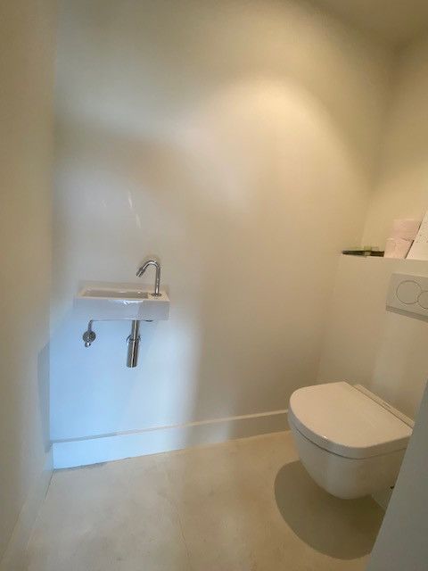 Ruime en gemeubelde penthouse op het trendy Eilandje. foto 10