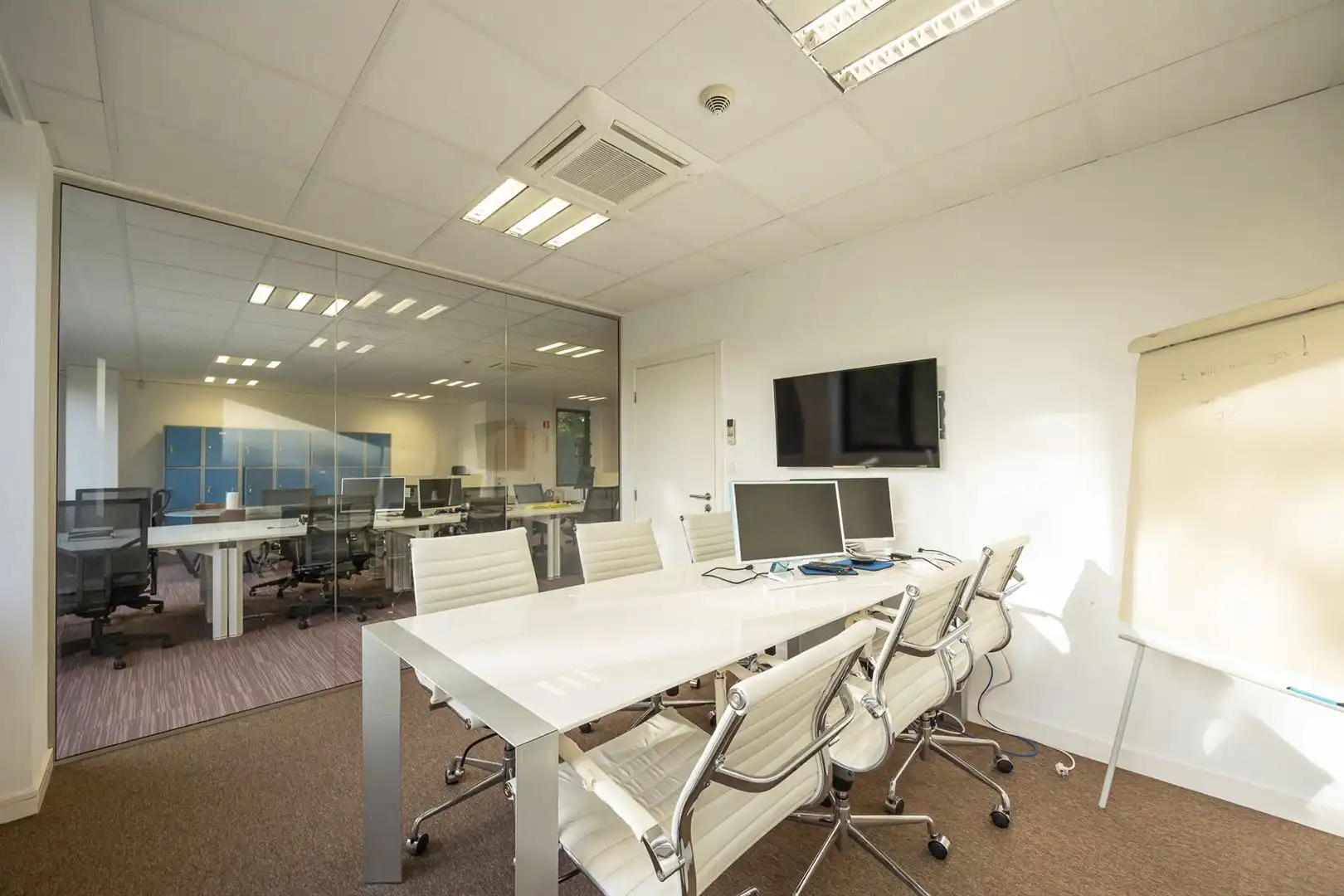 Instapklare kantoorruimte van 235 m² nabij E19 en A12  foto 9