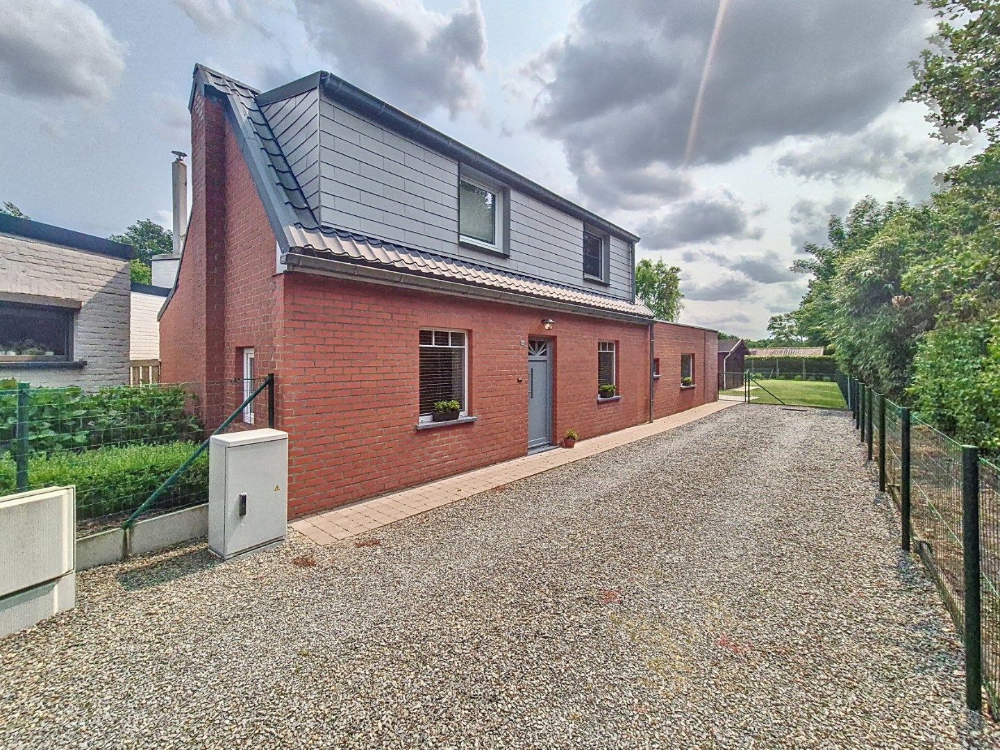 Gerenoveerde woning met 3 slaapkamers foto {{pictureIndex}}