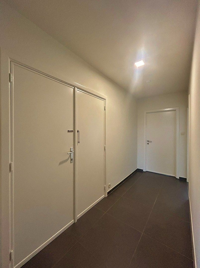 Lichtrijk en gerenoveerd appartement in het centrum van Ieper  foto 2