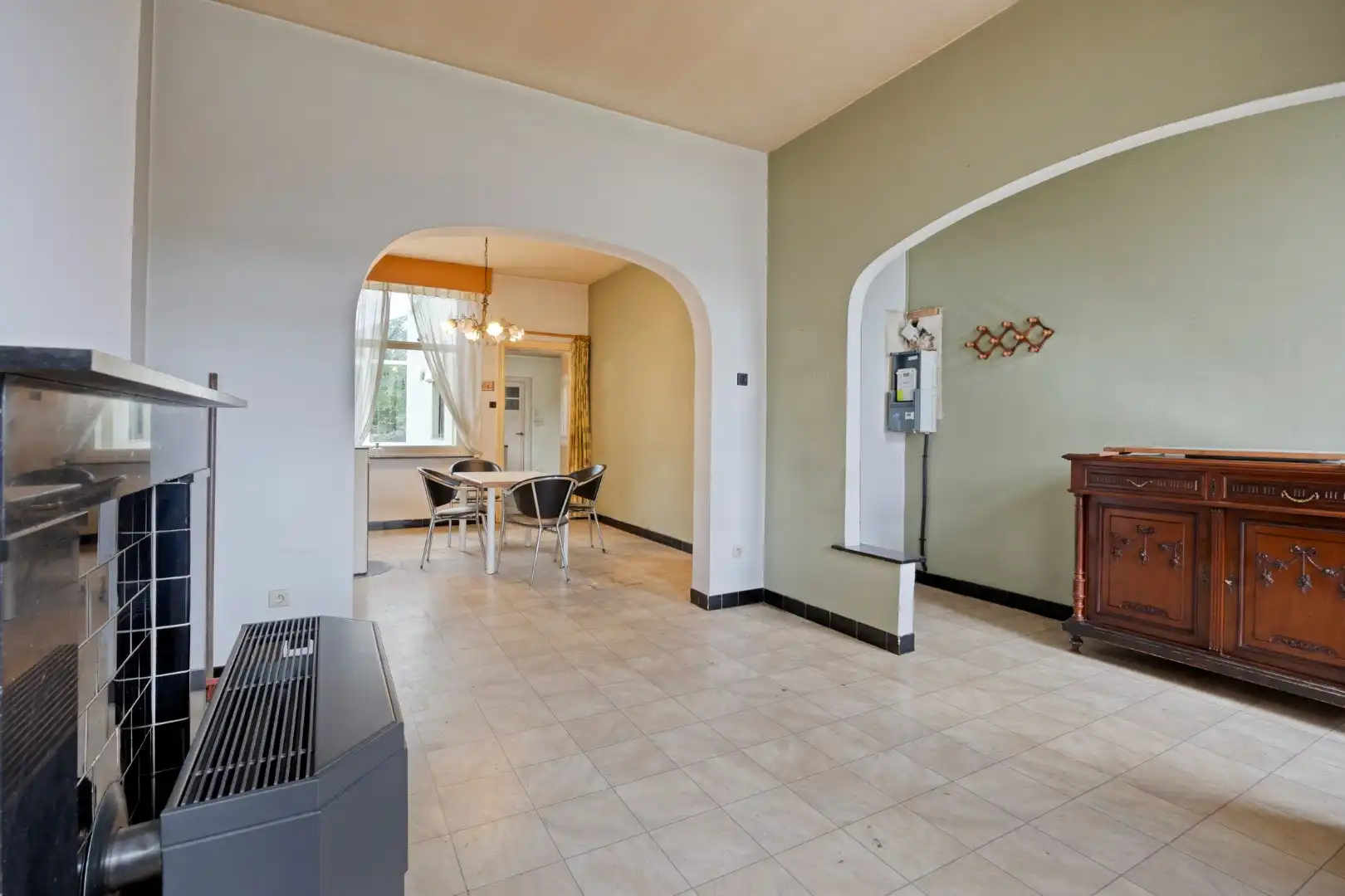 Te renoveren woning met 2 slpks op een perceel van 827 m² !  foto 2