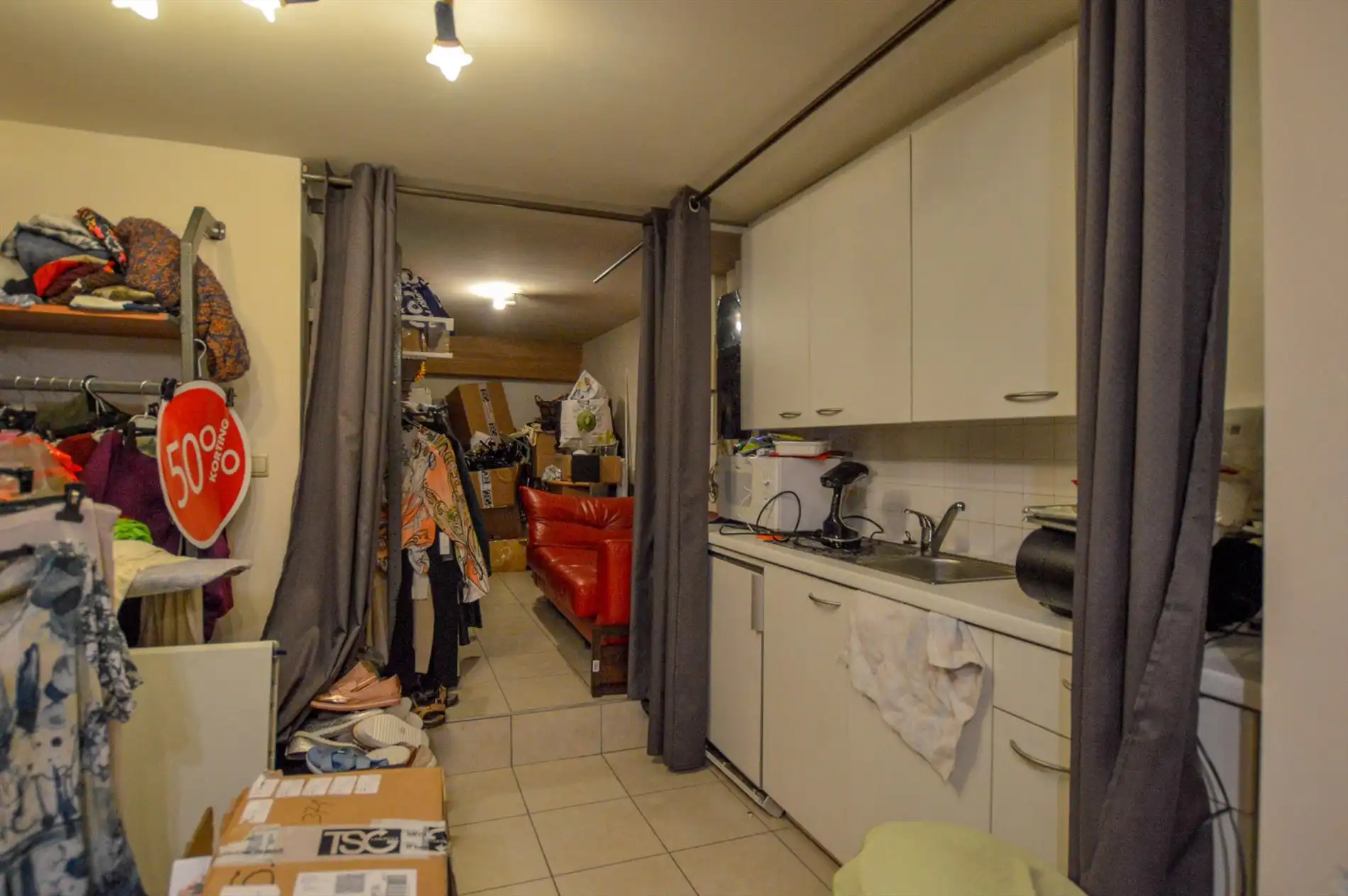 Goed gelegen handelsruimte/winkelruimte in het toeristisch centrum van Bredene aan zee foto 6