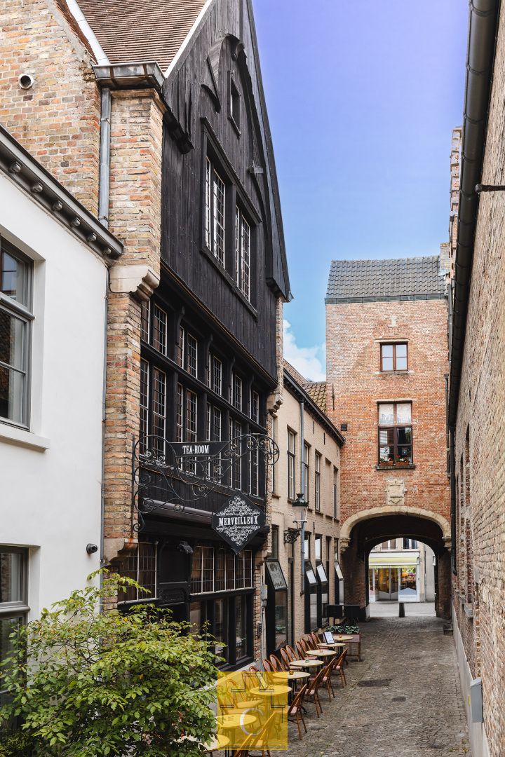 Commerciële parel in het centrum van Brugge – eigendom met handelsfonds foto {{pictureIndex}}