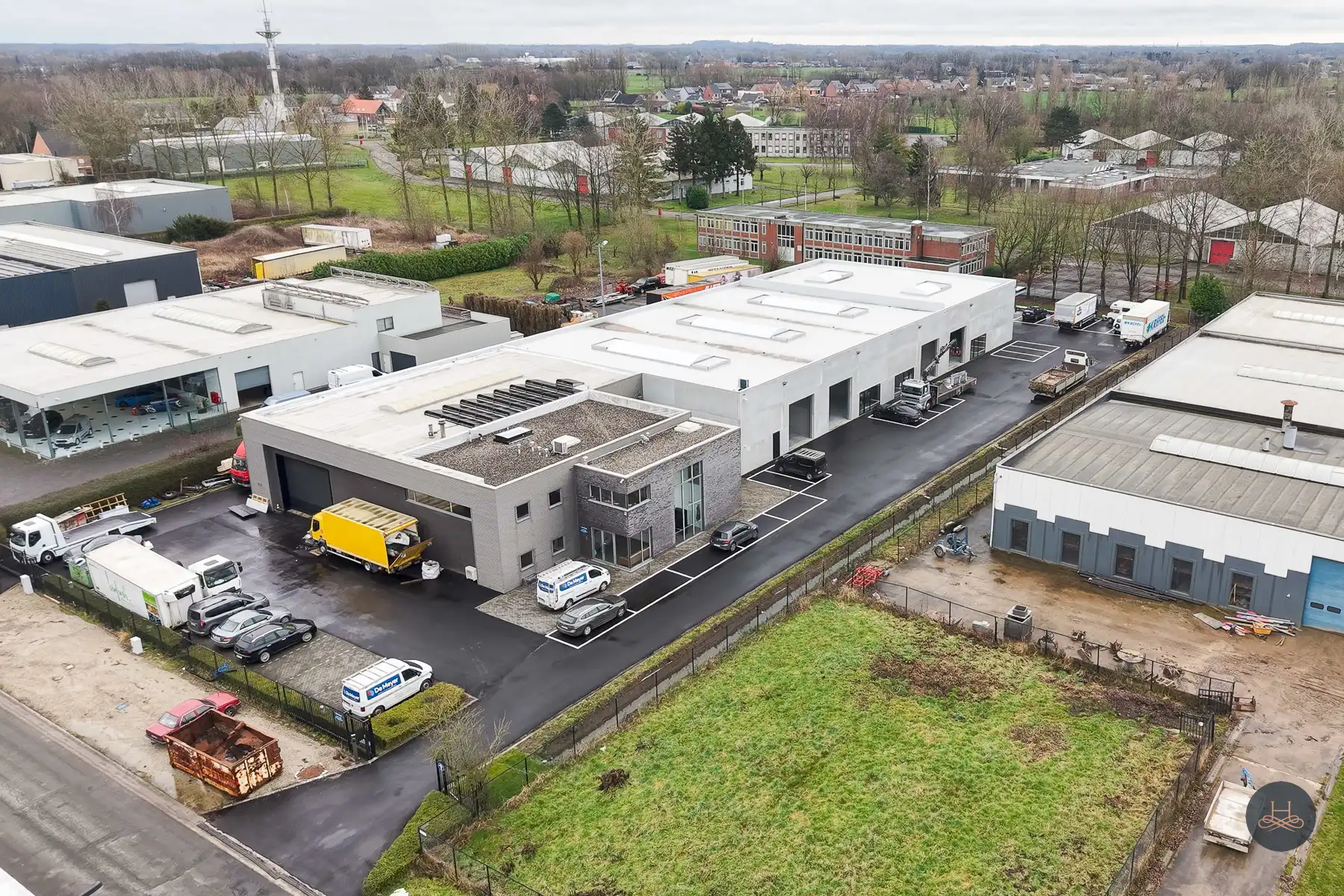 Nieuwbouw KMO-unit met overdekte buitenruimte! foto 2