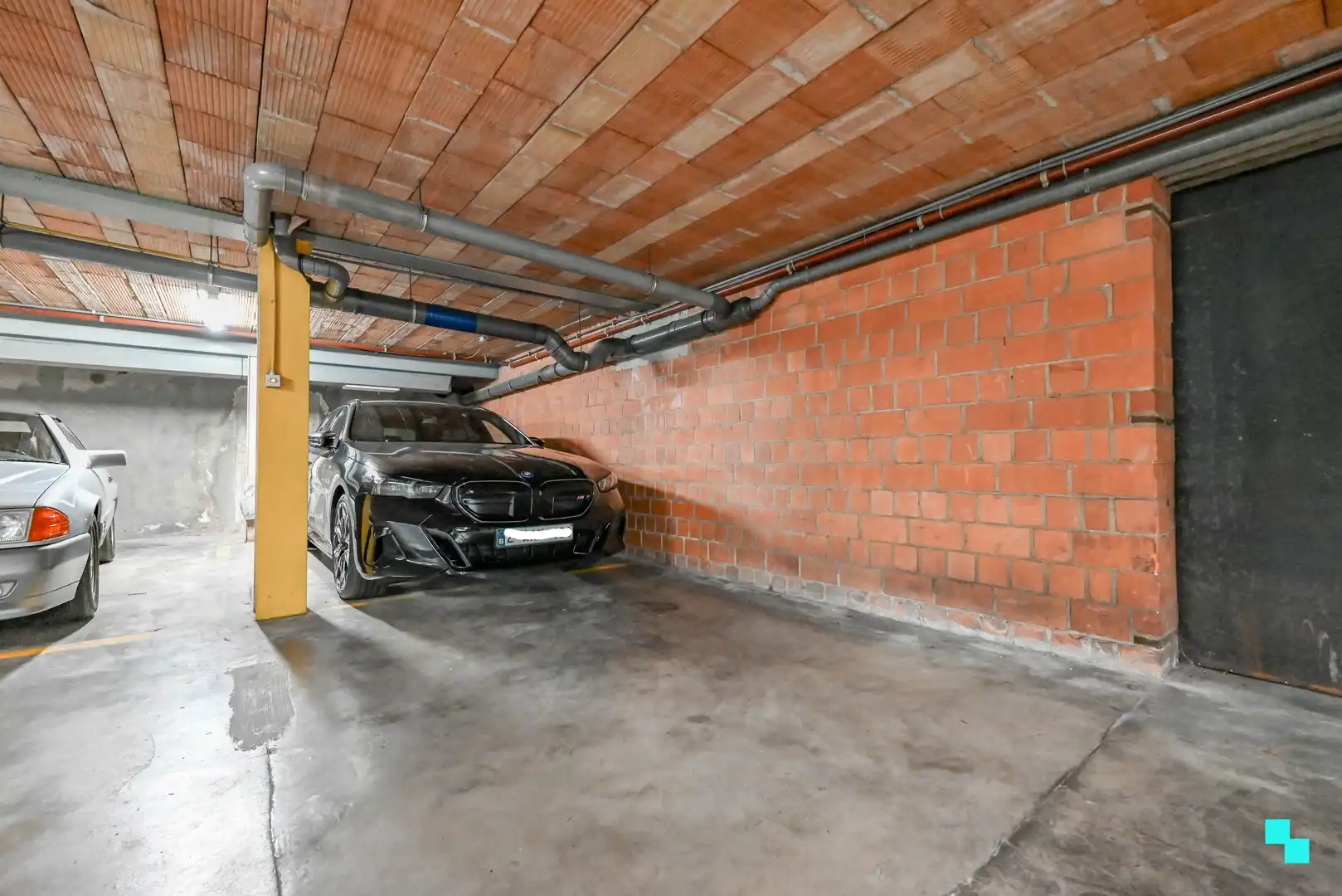 Ruim appartement met ondergrondse autostaanplaats foto 19