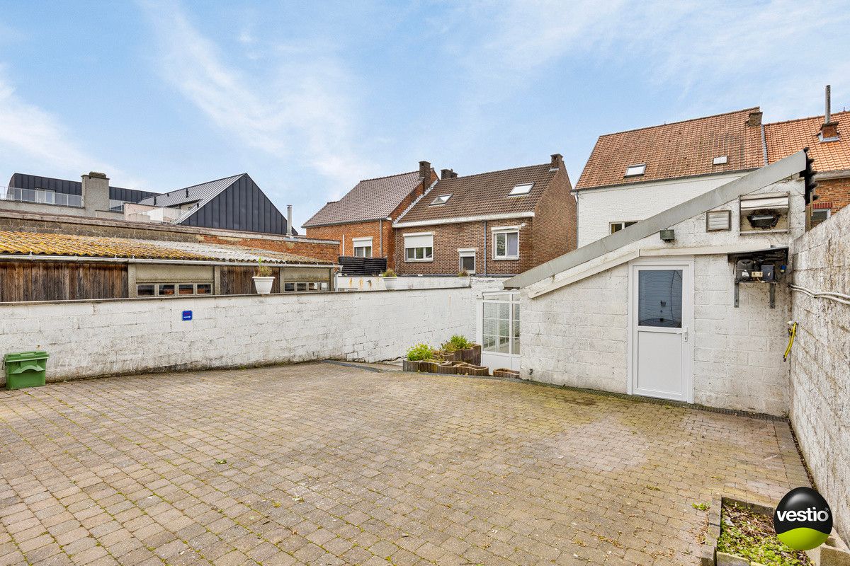 HANDELSWONING MET RUIME GARAGE OP COMMERCIELE LOCATIE TE RIEMST. foto 30