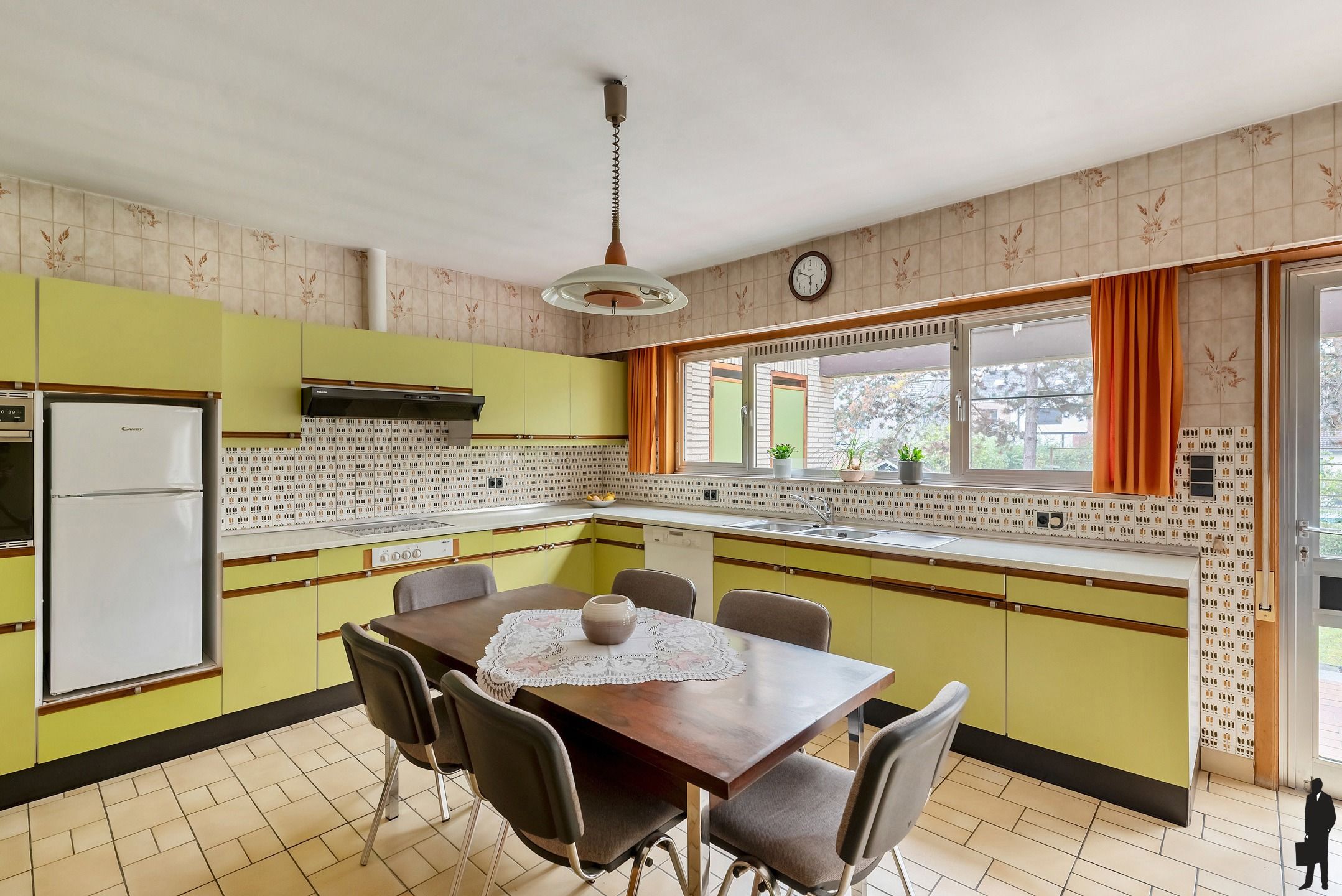 Ruime en rustig gelegen villa (341 m²) met 5 slk op een mooi perceel van 942 m². foto 13