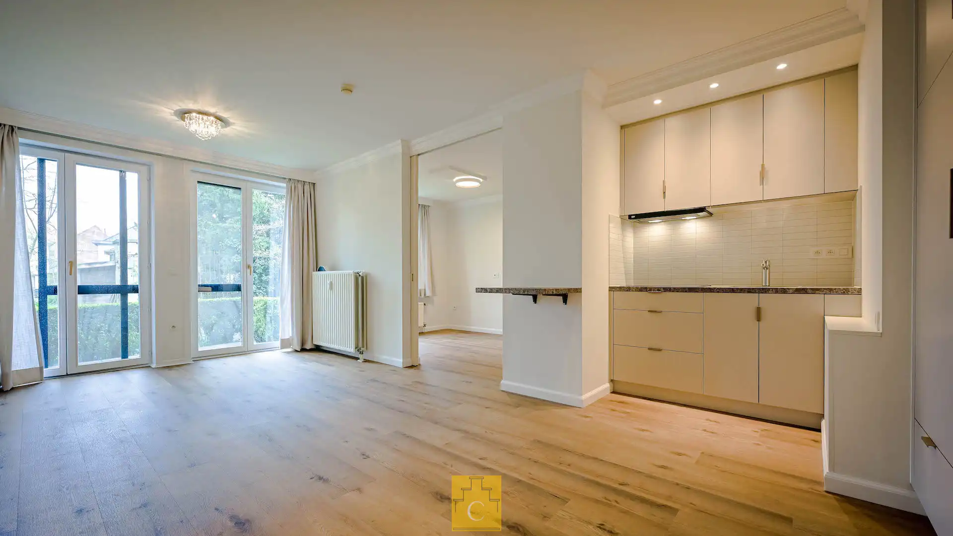 Volledig vernieuwde serviceflat met zonnig terras in een groene oase nabij het centrum van Brugge foto 2