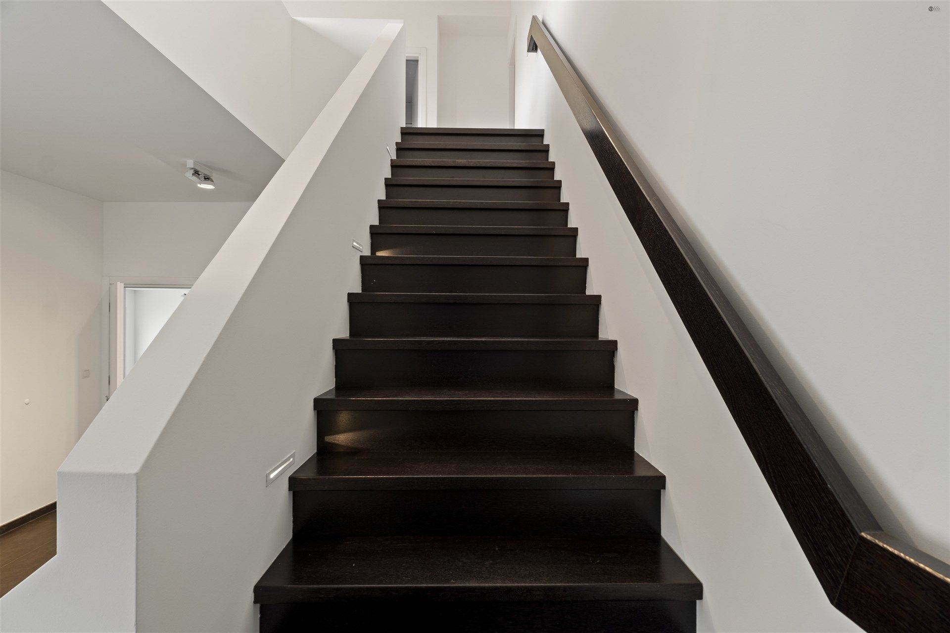 Ruime moderne villa met alle luxe op 5.176m² foto 15