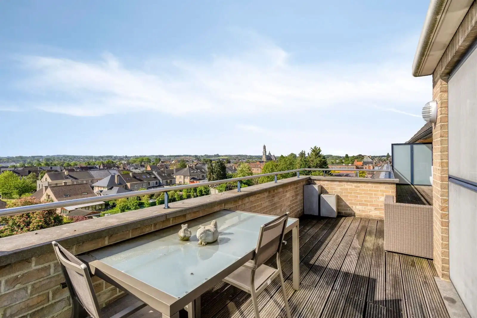 Ruim duplex appartement met 3 slaapkamers foto 24