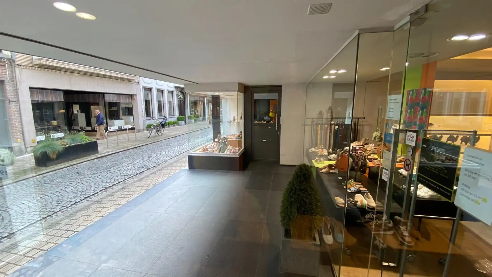 Dit prachtige handelspand bevindt zich op een toplocatie in Lokeren, in de Kerkstraat foto 5