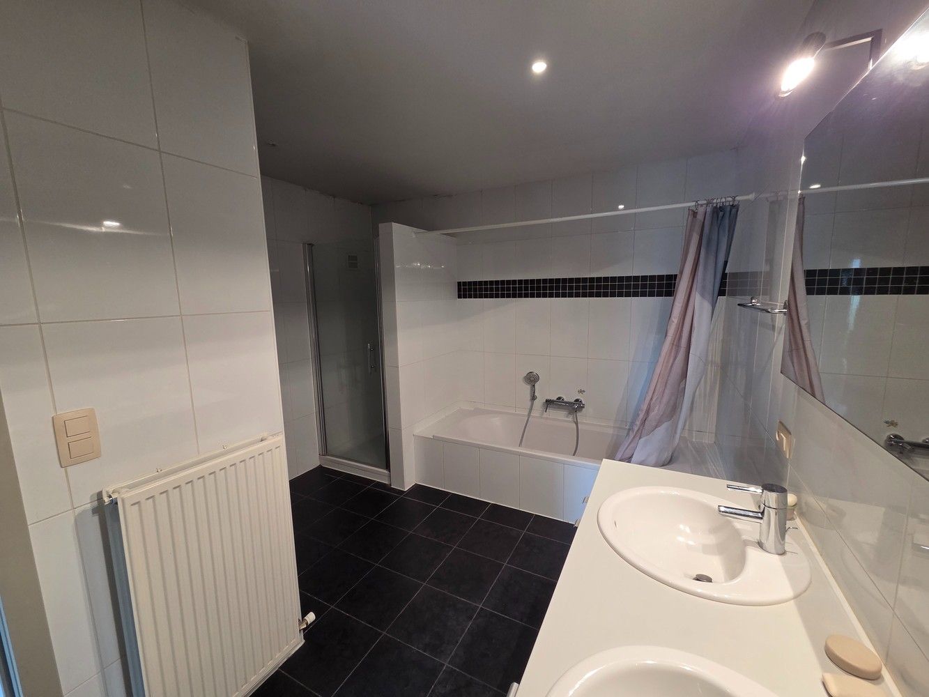 Clusterwoning met 4 ruime slaapkamers, tuin en 2 ondergrondse staanplaatsen. foto 19