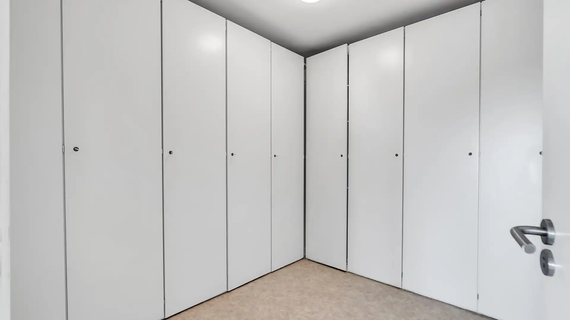 Instapklaar appartement met 2 slaapkamers in het centrum van Genk foto 16