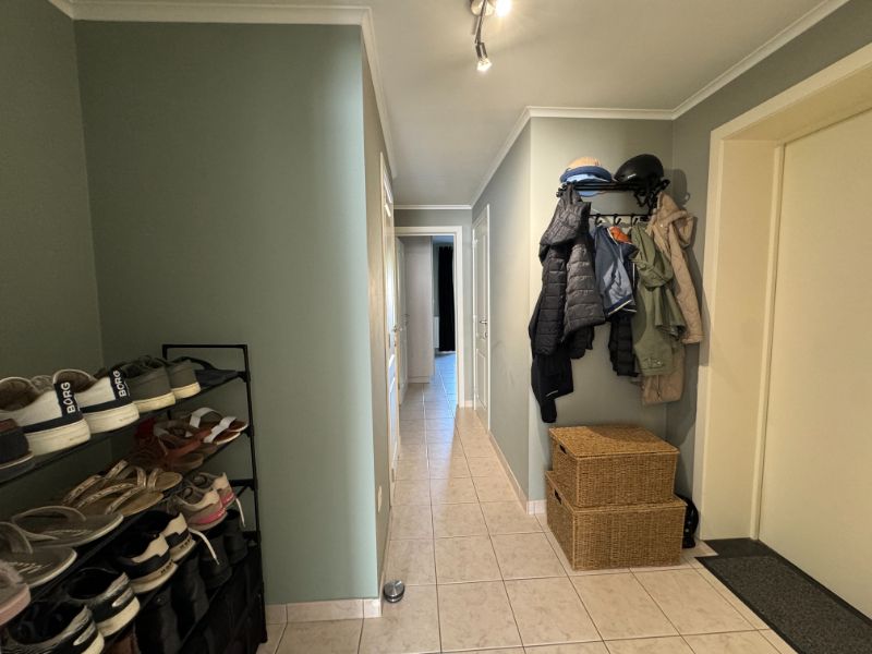 Modern gelijkvloers appartement met tuin, 2 slaapkamers en garage! foto 3