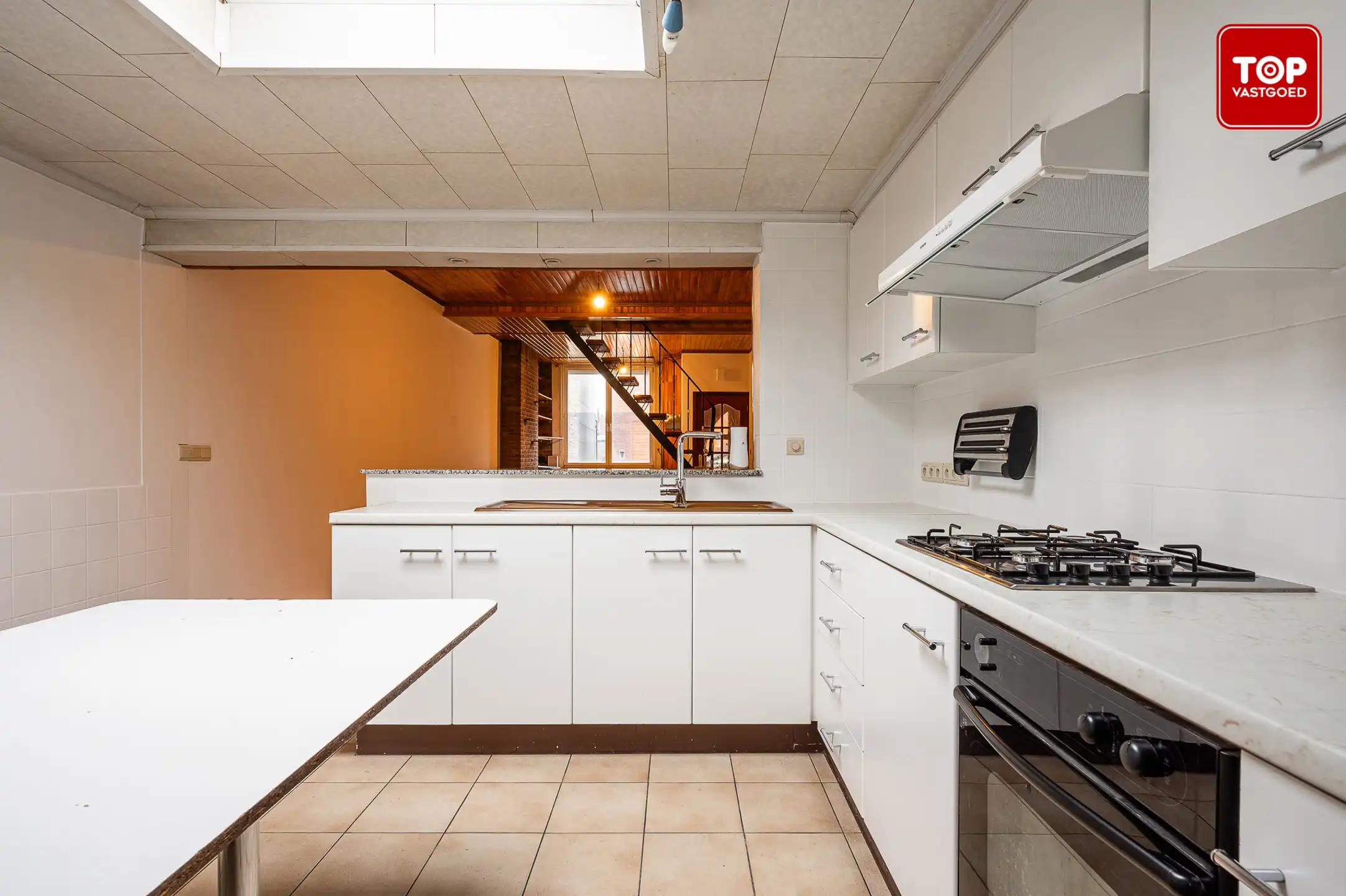 Te renoveren woning met 4 slaapkamers en leuke stadstuin. foto 8