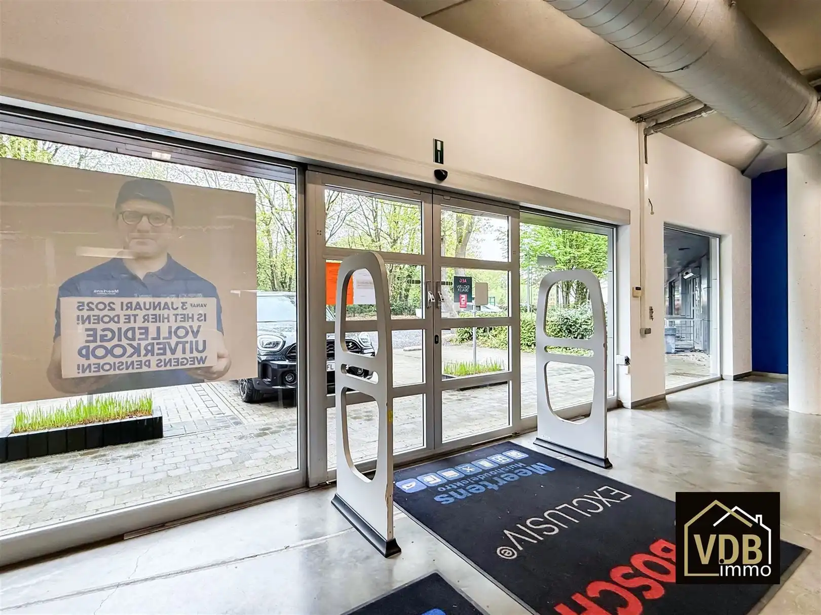 COMMERCIEEL PAND MET PENTHOUSE OP TOP LOCATIE foto 43