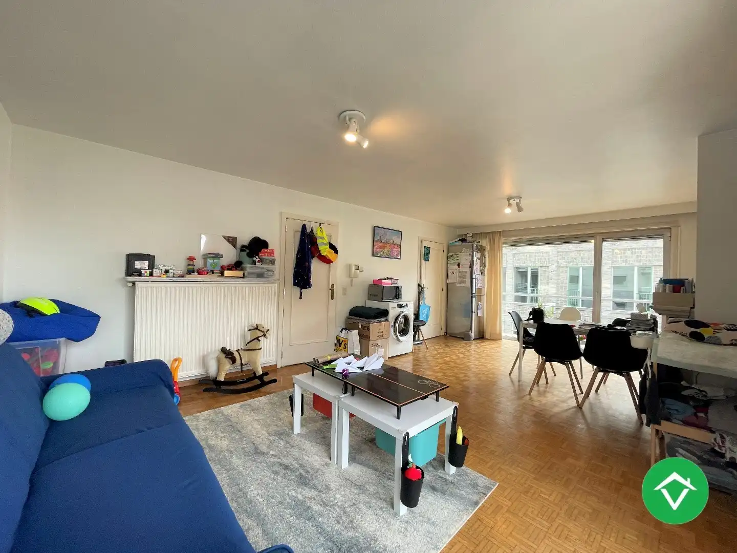 Zonnig appartement met 2 slaapkamers en autostandplaats te centrum Roeselare foto {{pictureIndex}}