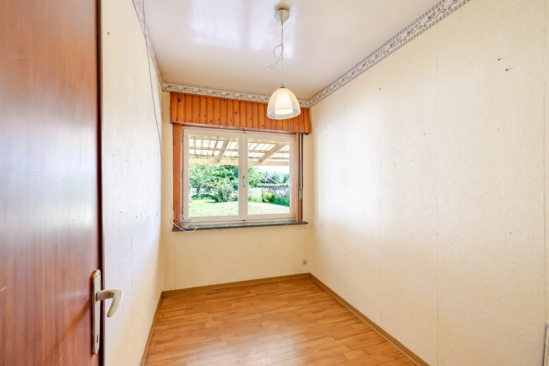 Interessante te renoveren bungalow in Massemen met groenzichten  foto 17