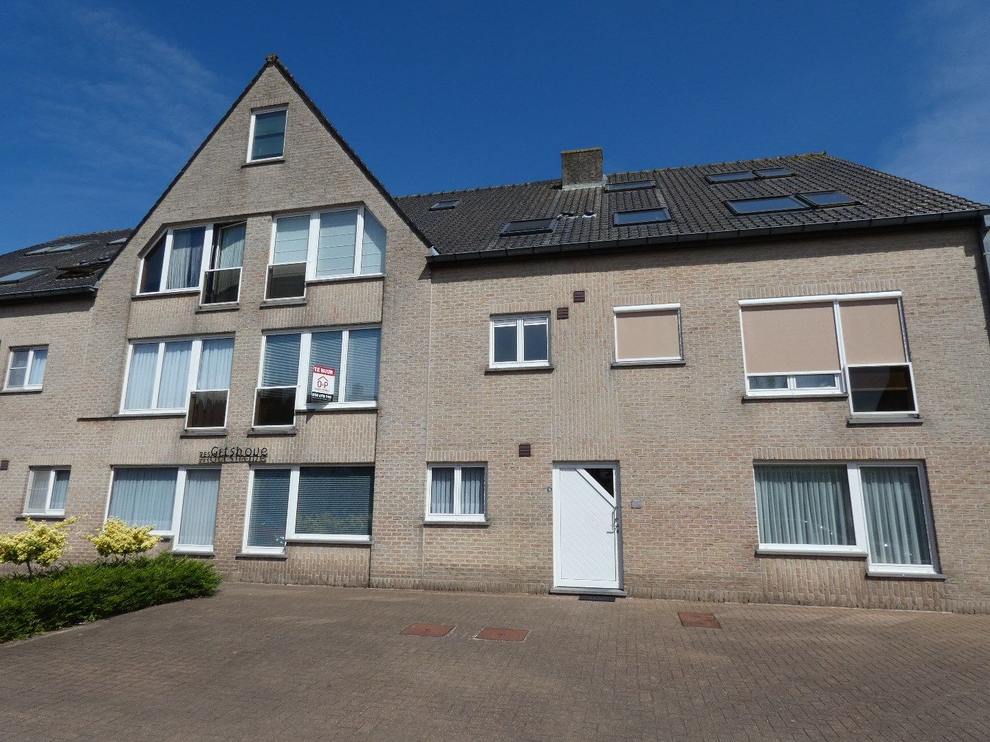 Appartement met 2 slpk en groot terras(+ garage), Torhout foto {{pictureIndex}}