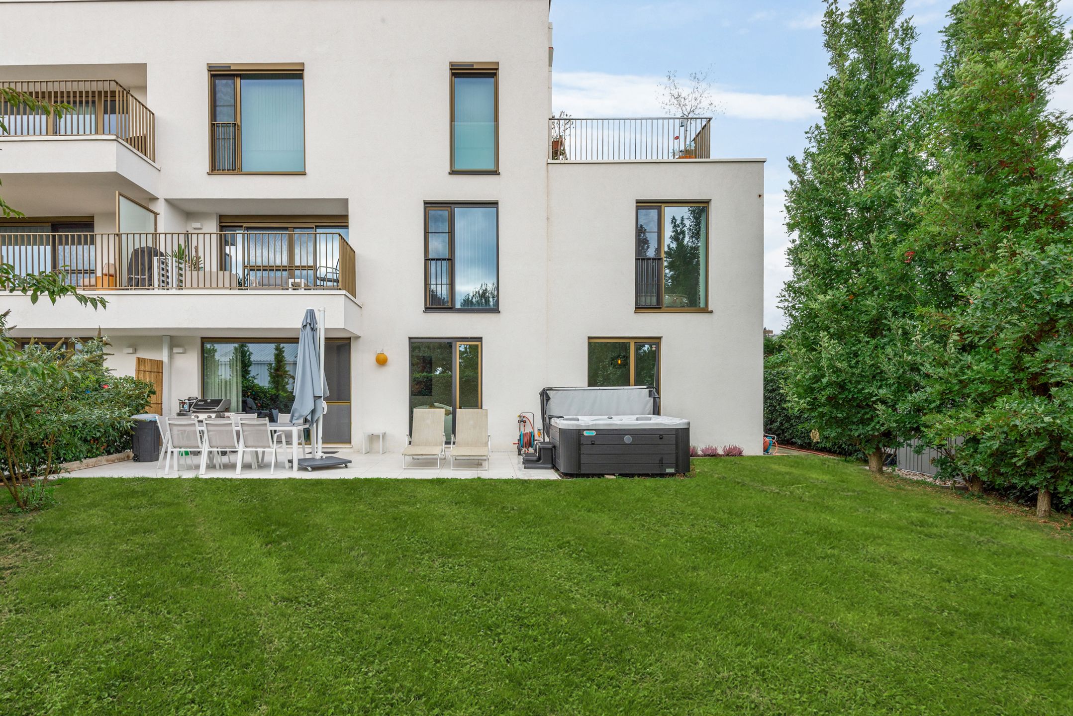 Prachtig afgewerkt, recent gelijkvloers appartement met tuin foto 14