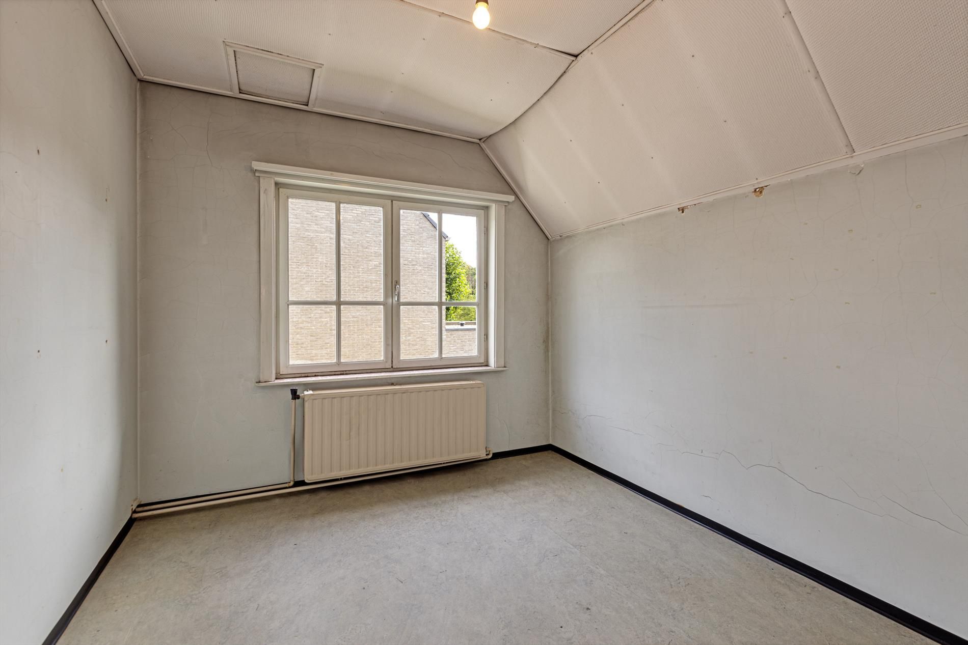 Te renoveren charmante woning met 4/5 slpks op een zonnig perceel van 700m²! foto 10